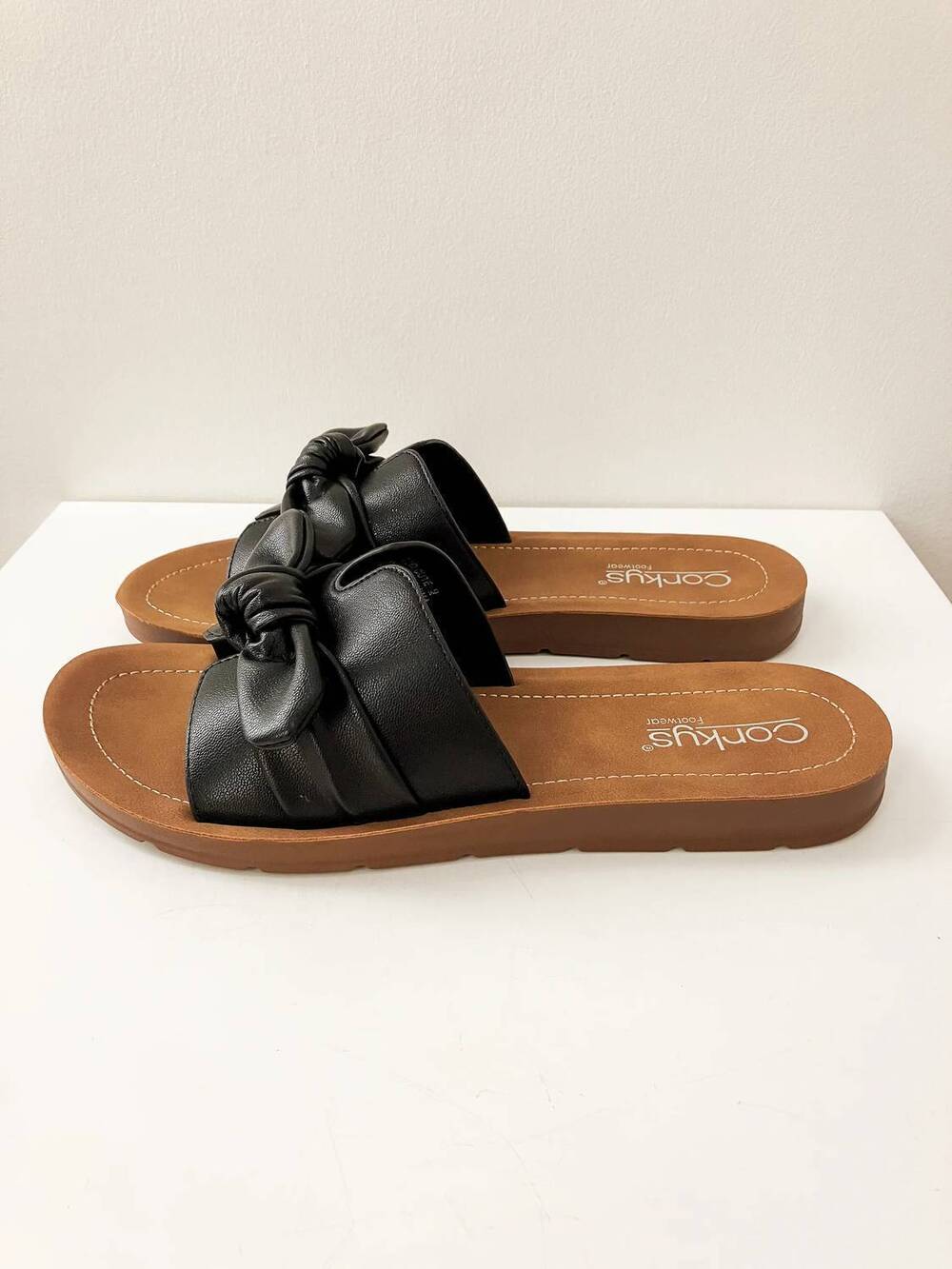 NEW CORKYS FOOTWEAR women's too cute bow sandals in black